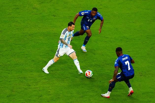 Lionel Messi of Argentina passes the ball Argentina v Cape Verde, 2026 FIFA World Cup, WM, Weltmeisterschaft, Fussball Round of 32, Football, Miami Stadium, Miami, Florida, USA - 03 Jul 2026Miami Miami Stadium Florida (FL) United States of America  Copyright: xJavierxGarcia Shutterstockx 16975460aj