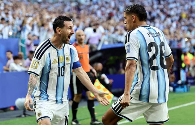 FIFA World Cup, WM, Weltmeisterschaft, Fussball 2026 - Round of 32 - Argentina vs Cape Verde Lionel Messi (L) of Argentina celebrates with teammate Nahuel Molina after scoring the opening goal during the FIFA World Cup 2026 Round of 32 match Argentina against Cape Verde, in Miami, USA, 03 July 2026. MIAMI United States  Copyright: xRONALDxWITTEKx