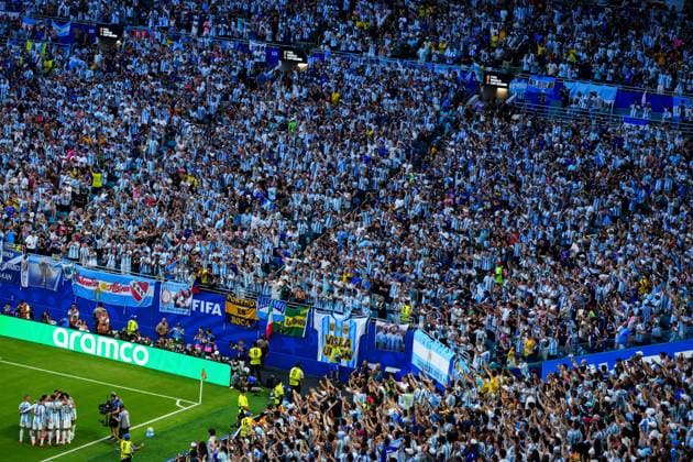 Lionel Messi of Argentina celebrates his goal with his teammates in front of the Argentina fans Argentina v Cape Verde, 2026 FIFA World Cup, WM, Weltmeisterschaft, Fussball Round of 32, Football, Miami Stadium, Miami, Florida, USA - 03 Jul 2026Miami Miami Stadium Florida (FL) United States of America  Copyright: xJavierxGarcia Shutterstockx 16975460ar