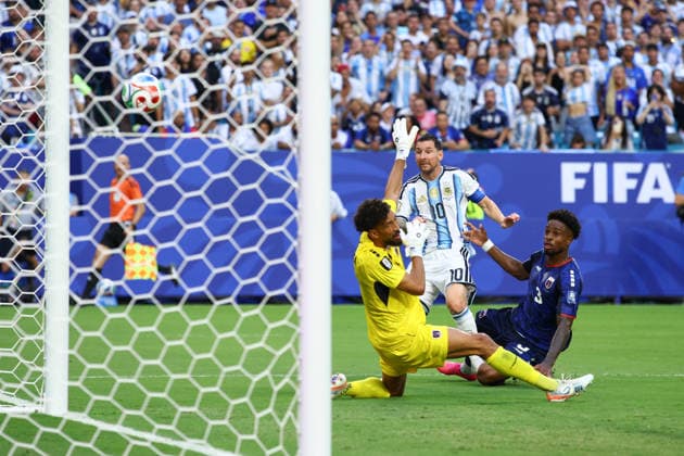 FIFA World Cup, WM, Weltmeisterschaft, Fussball 2026: Argentina v Cape Verde MIAMI, USA - 3rd July 2026: Lionel Messi of Argentina scores his side s first goal past Vozinha of Cape Verde during the FIFA World Cup 2026 Round of 32 match between Argentina and Cape Verde at Miami Stadium Miami Miami Stadium United States of America Copyright: xCraigxMercerx xPeakxActionxPhotosx