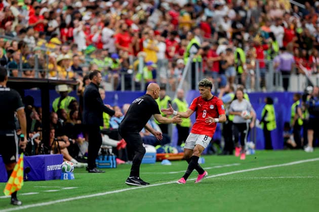 Egypt Faces Australia FIFA World Cup, WM, Weltmeisterschaft, Fussball 2026 Egypt s midfielder 08 celebrates with a member of Egypt s coaching staff during the 2026 World Cup round of 32 football match between Australia and Egypt at Dallas Stadium in Arlington, Texas, on July 3, 2026. Texas Texas United States Copyright: xMohamedxTageldinx