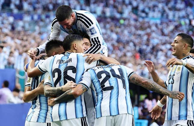FIFA World Cup, WM, Weltmeisterschaft, Fussball 2026 - Round of 32 - Argentina vs Cape Verde Players of Argentina celebrate scoring the opening goal during the FIFA World Cup 2026 Round of 32 match Argentina against Cape Verde, in Miami, USA, 03 July 2026. MIAMI United States  Copyright: xRONALDxWITTEKx