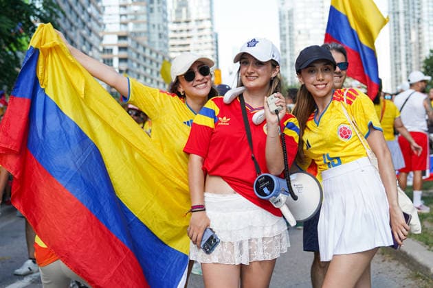 Colombia v Ghana Toronto FIFA Fan Fest - FIFA World Cup, WM, Weltmeisterschaft, Fussball 2026 Colombian fans walk towards the Toronto FIFA World Cup 2026 Fan Festival to support their national team, Nationalteam for the FIFA World Cup 2026 round of 32 match between Colombia and Ghana. on July 3, 2026 in Toronto, Canada. (Photo by Leonardo Ramirez Eyepix Group) Copyright: xLeonardoxRamirezx xEyepixxGroupx LR02072026-02717