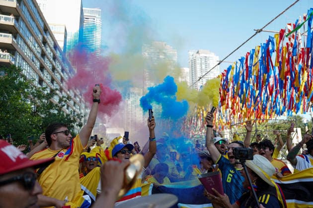 Colombia v Ghana Toronto FIFA Fan Fest - FIFA World Cup, WM, Weltmeisterschaft, Fussball 2026 Colombian fans walk towards the Toronto FIFA World Cup 2026 Fan Festival to support their national team, Nationalteam for the FIFA World Cup 2026 round of 32 match between Colombia and Ghana. on July 3, 2026 in Toronto, Canada. (Photo by Leonardo Ramirez Eyepix Group) Copyright: xLeonardoxRamirezx xEyepixxGroupx LR02072026-02648