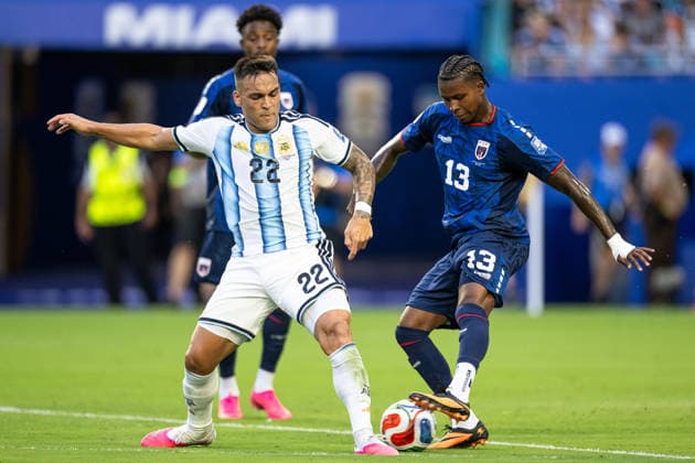 260704 Lautaro Martinez of Argentina and Sidny Lopes Cabral of Cabo Verde during the FIFA World Cup, WM, Weltmeisterschaft, Fussball 2026 round of 32 football match between Argentina and Cabo Verde on July 4, 2026 in Miami. Photo: Jon Olav Nesvold BILDBYRAN COP 217 JE0139 fotboll football soccer fotball vm fotbolls-vm fotball-vm fotbolls-vm 2026 fifa world cup 2026 sextondelsfinal round of 32 23 bbeng *** July 4, 2026: Lautaro Martinez of Argentina and Sidny Lopes Cabral of Cape Verde during the FIFA World Cup 2026 Round of 32 soccer match between Argentina and Cape Verde on July 4, 2026 in Miami. Photo by Jon Olav Nesvold. BILDBYRAN COP 217 JE0139 soccer football fotball World Cup soccer World Cup 2026 FIFA World Cup 2026 round of 32 23 bbeng  Copyright: JONxOLAVxNESVOLD BB260704JE067