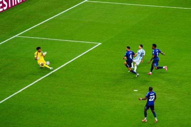 Lionel Messi of Argentina shot is saved by Vozinha of Cape Verde Argentina v Cape Verde, 2026 FIFA World Cup, WM, Weltmeisterschaft, Fussball Round of 32, Football, Miami Stadium, Miami, Florida, USA - 03 Jul 2026Miami Miami Stadium Florida (FL) United States of America  Copyright: xJavierxGarcia Shutterstockx 16975460bc