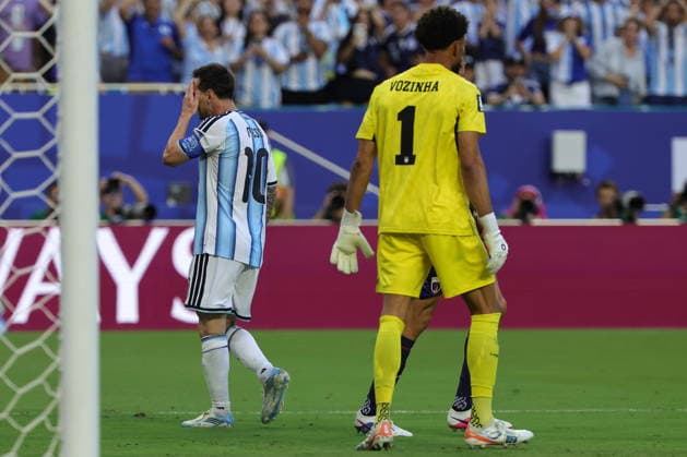 FIFA World Cup, WM, Weltmeisterschaft, Fussball 2026 - Round of 32 - Argentina vs Cape Verde Goalkeeper Vozinha of Cape Verde (R) and Lionel Messi of Argentina (L) during the FIFA World Cup 2026 Round of 32 match Argentina against Cape Verde, in Miami, Florida, USA, 03 July 2026. MIAMI United States  Copyright: xCRISTOBALxHERRERA-ULASHKEVICHx