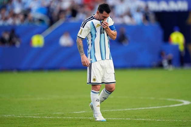 2026-07-04 Argentina v Cabo Verde - Round Of 32 - FIFA World Cup, WM, Weltmeisterschaft, Fussball 2026 MIAMI GARDENS, UNITED STATES - JULY 3: Lionel Messi of Argentina looks dejected after conceding the team s first goal during the Round Of 32 - FIFA World Cup 2026 match between Argentina and Cabo Verde at Miami Stadium on July 3, 2026 in Miami Gardens, Florida. (Photo by Pablo Morano BSR Agency) Miami Gardens United States Content not available for redistribution in The Netherlands directly or indirectly through any third parties. Copyright: xBSRxAgencyx