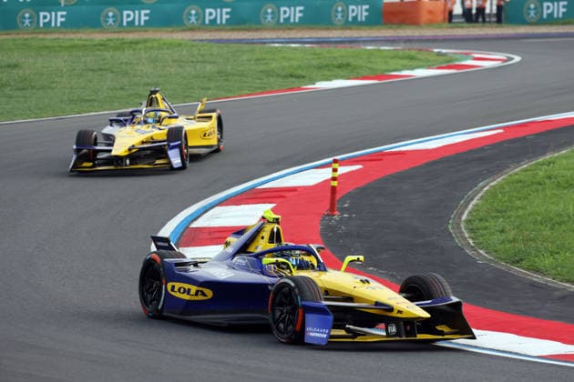 Lucas di Grassi (BRA) und Zane Maloney (BAR) beide Lola- Yamaha, FIA Formel E Weltmeisterschaft Saison 12, Shanghai E- Prix, China, 04.07.2026, Shanghai International Circuit *** Lucas di Grassi (BRA) and Zane Maloney (BAR), both driving Lola Yamahas, FIA Formula E World Championship Season 12, Shanghai E-Prix, China, July 4, 2026, Shanghai International Circuit