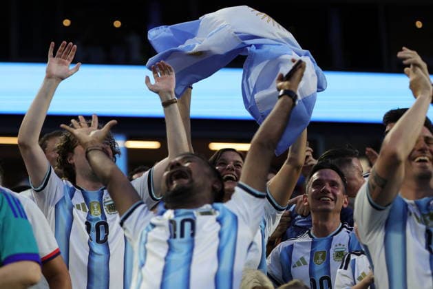 FIFA World Cup, WM, Weltmeisterschaft, Fussball 2026 - Round of 32 - Argentina vs Cape Verde Supporters of Argentina celebrate the 2-1 goal the FIFA World Cup 2026 Round of 32 match Argentina against Cape Verde, in Miami, Florida, USA, 03 July 2026. MIAMI United States  Copyright: xCRISTOBALxHERRERA-ULASHKEVICHx