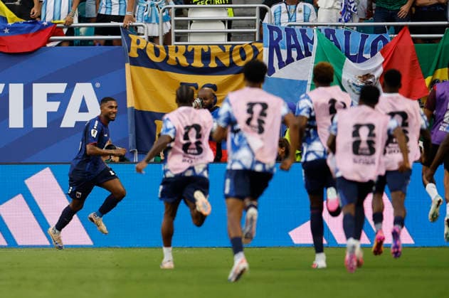 Deroy Duarte (L) of Cape Verde celebrates a goal during a FIFA World Cup, WM, Weltmeisterschaft, Fussball 2026 match between Argentina and Cape Verde at Hard Rock Stadium in Miami, USA, 03 July 2026. FIFA World Cup 2026 - Round of 32 - Argentina vs Cape Verde !ACHTUNG: NUR REDAKTIONELLE NUTZUNG!  Copyright: xAlbertoxEstevezx AME7253 20260704-55020794330_1