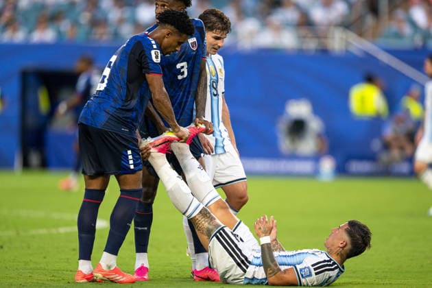 260704 Kevin Pina and Diney Borges of Cabo Verde and Julian Alvarez and Gonzalo Montiel of Argentina during the FIFA World Cup, WM, Weltmeisterschaft, Fussball 2026 round of 32 football match between Argentina and Cabo Verde on July 4, 2026 in Miami. Photo: Jon Olav Nesvold BILDBYRAN COP 217 JE0139 fotboll football soccer fotball vm fotbolls-vm fotball-vm fotbolls-vm 2026 fifa world cup 2026 sextondelsfinal round of 32 23 bbeng *** July 4, 2026: Kevin Pina and Diney Borges of Cape Verde and Julian Alvarez and Gonzalo Montiel of Argentina during the FIFA World Cup 2026 Round of 32 soccer match between Argentina and Cape Verde on July 4, 2026 in Miami. Photo by Jon Olav Nesvold. BILDBYRAN COP 217 JE0139 soccer football fotball World Cup soccer World Cup 2026 FIFA World Cup 2026 round of 32 23 bbeng  Copyright: JONxOLAVxNESVOLD BB260704JE098