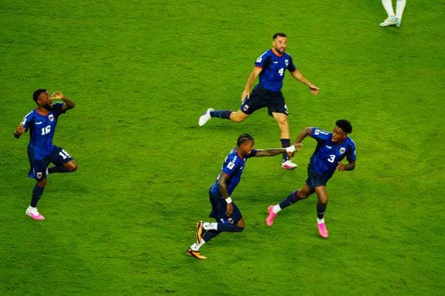 Sidny Lopes Cabral of Cape Verde celebrates his goal with his teammates Argentina v Cape Verde, 2026 FIFA World Cup, WM, Weltmeisterschaft, Fussball Round of 32, Football, Miami Stadium, Miami, Florida, USA - 03 Jul 2026Miami Miami Stadium Florida (FL) United States of America  Copyright: xJavierxGarcia Shutterstockx 16975460ce