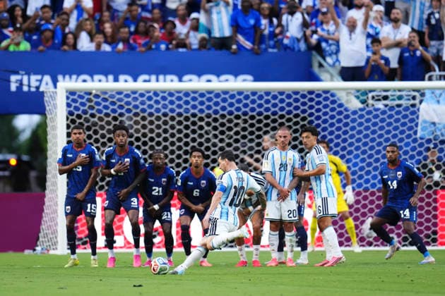 Argentina v Cabo Verde: Round of 32 - FIFA World Cup, WM, Weltmeisterschaft, Fussball 2026 Lionel Messi of Argentina takes a free kick during the FIFA World Cup 2026 Round Of 32 match between Argentina and Cabo Verde at Miami Stadium on July 3, 2026 in Miami Gardens, United States. Miami Gardens FL United States  Copyright: xJosexBretonx originalFilename:bretonhernandez-argentin260703_npUY0.jpg