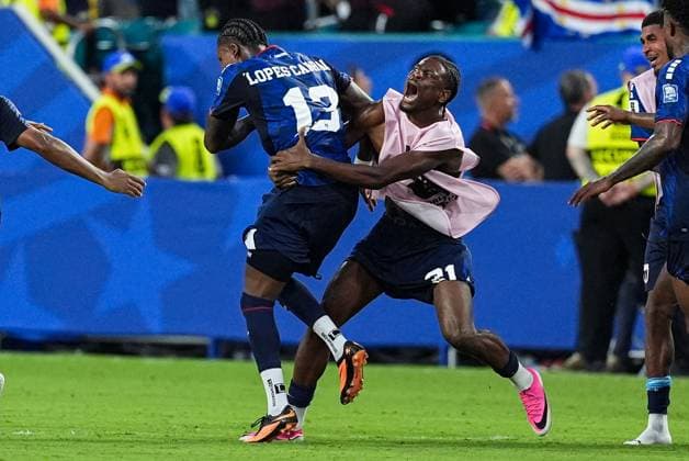 Sidny Lopes Cabral of Cape Verde and his teammates celebrates his goal Argentina v Cape Verde, 2026 FIFA World Cup, WM, Weltmeisterschaft, Fussball Round of 32, Football, Miami Stadium, Miami, Florida, USA - 03 Jul 2026Miami Miami Stadium Florida (FL) United States of America  Copyright: xIsmaelxAdnan Shutterstockx 16975459dp