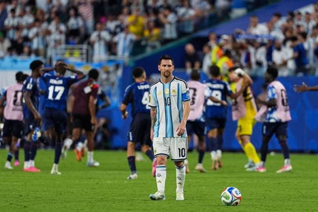 Lionel Messi of Argentina dejected after Cape Verde score a second Argentina v Cape Verde, 2026 FIFA World Cup, WM, Weltmeisterschaft, Fussball Round of 32, Football, Miami Stadium, Miami, Florida, USA - 03 Jul 2026Miami Miami Stadium Florida (FL) United States of America  Copyright: xIsmaelxAdnan Shutterstockx 16975459dk