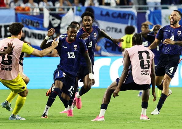 FIFA World Cup, WM, Weltmeisterschaft, Fussball 2026 - Round of 32 - Argentina vs Cape Verde Sidny Lopes Cabral (C) of Cape Verde celebrates with teammates after scoring the 2-2 during the FIFA World Cup 2026 Round of 32 match Argentina against Cape Verde, in Miami, USA, 03 July 2026. MIAMI United States  Copyright: xRONALDxWITTEKx