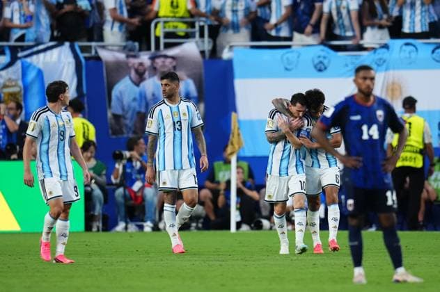 Argentina v Cape Verde - FIFA World Cup, WM, Weltmeisterschaft, Fussball 2026 - Round of 32 FLORIDA, USA - JULY 03: Lisandro Martinez of Argentina celebrates after scoring his team s second goal with teammate Lionel Messi of Argentina during the 2026 FIFA World Cup Round of 32 match between Argentina and Cape Verde at the Hard Rock Stadium (Miami Stadium) in Miami Gardens, Florida, United States on July 03, 2026. Jose Hernandez Anadolu Florida United States. Editorial use only. Please get in touch for any other usage.  Copyright: x2026xAnadoluxJosexHernandezx
