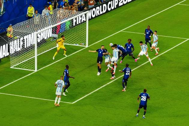 Cristian Romero of Argentina shoots and scores a header Argentina v Cape Verde, 2026 FIFA World Cup, WM, Weltmeisterschaft, Fussball Round of 32, Football, Miami Stadium, Miami, Florida, USA - 03 Jul 2026Miami Miami Stadium Florida (FL) United States of America  Copyright: xJavierxGarcia Shutterstockx 16975460cj