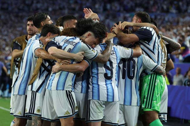 FIFA World Cup, WM, Weltmeisterschaft, Fussball 2026 - Round of 32 - Argentina vs Cape Verde Players of Argentina celebrate the 3-2 goal during the FIFA World Cup 2026 Round of 32 match Argentina against Cape Verde, in Miami, Florida, USA, 03 July 2026. MIAMI United States  Copyright: xCRISTOBALxHERRERA-ULASHKEVICHx