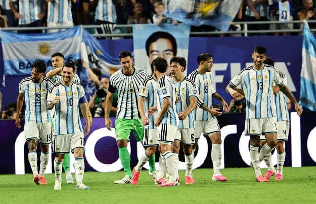 FIFA World Cup, WM, Weltmeisterschaft, Fussball 2026 - Round of 32 - Argentina vs Cape Verde Cristian Romero (R) of Argentina celebrates with teammates after scoring his team s third goal during the FIFA World Cup 2026 Round of 32 match Argentina against Cape Verde, in Miami, USA, 03 July 2026. MIAMI United States  Copyright: xRONALDxWITTEKx