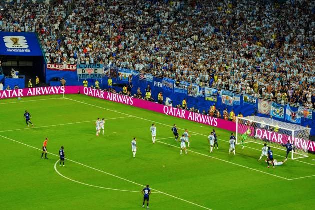 Emiliano Martinez of Argentina saves a free kick from Sidny Lopes Cabral of Cape Verde Argentina v Cape Verde, 2026 FIFA World Cup, WM, Weltmeisterschaft, Fussball Round of 32, Football, Miami Stadium, Miami, Florida, USA - 03 Jul 2026Miami Miami Stadium Florida (FL) United States of America  Copyright: xJavierxGarcia Shutterstockx 16975460cl