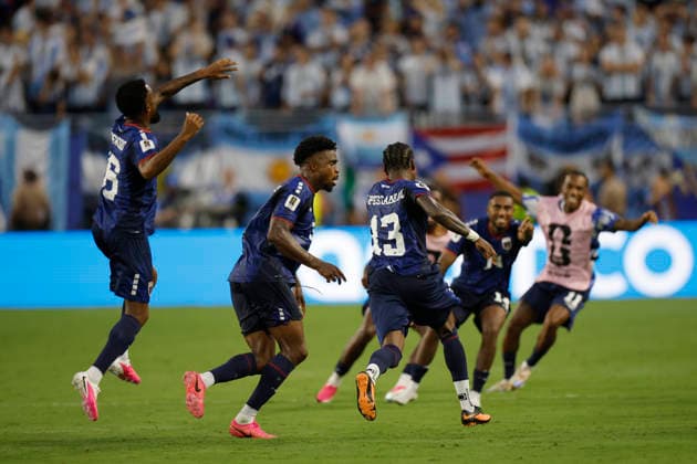 Cape Verde players celebrate a goal during a FIFA World Cup, WM, Weltmeisterschaft, Fussball 2026 match between Argentina and Cape Verde at Hard Rock Stadium in Miami, USA, 03 July 2026. FIFA World Cup 2026 - Round of 32 - Argentina vs Cape Verde !ACHTUNG: NUR REDAKTIONELLE NUTZUNG!  Copyright: xAlbertoxEstevezx AME7310 20260704-55020794493_1