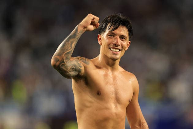 Football - FIFA World Cup, WM, Weltmeisterschaft, Fussball - Round of 32 - Argentina v Cape Verde 3rd July 2026 - FIFA World Cup - Round of 32 - Argentina v Cape Verde - Lisandro Martinez of Argentina celebrates victory - Photo: Simon Stacpoole Offside. Miami USA *** Fußball – FIFA-Weltmeisterschaft, Runde der letzten 32: Argentinien gegen Kap Verde, 3. Juli 2026 – FIFA-Weltmeisterschaft, Runde der letzten 32: Argentinien gegen Kap Verde – Lisandro Martínez aus Argentinien feiert den Sieg – Foto: Simon Stacpoole – Offside, Miami, USA  Copyright: xSimonxStacpoolexOffside