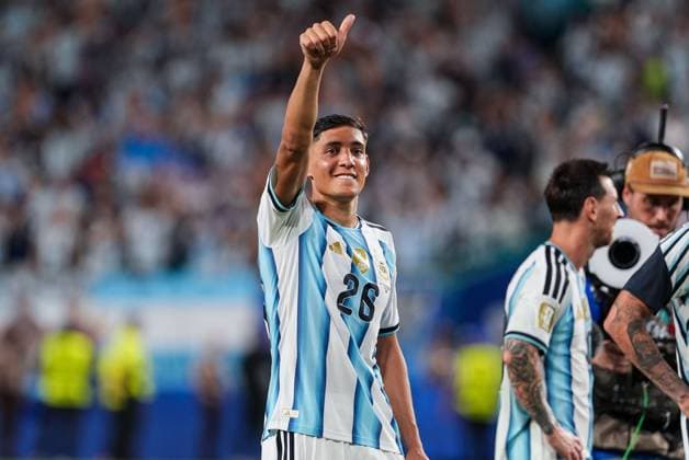 Nahuel Molina of Argentina celebrates victory with the Argentina fans Argentina v Cape Verde, 2026 FIFA World Cup, WM, Weltmeisterschaft, Fussball Round of 32, Football, Miami Stadium, Miami, Florida, USA - 03 Jul 2026Miami Miami Stadium Florida (FL) United States of America  Copyright: xIsmaelxAdnan Shutterstockx 16975459ec