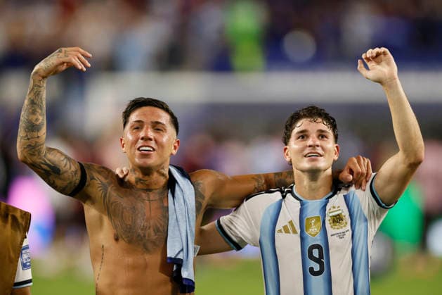 Argentina v Cabo Verde: Round of 32 - FIFA World Cup, WM, Weltmeisterschaft, Fussball 2026 Enzo Fernandez and Julian Alvarez of Argentina celebrate after winning the FIFA World Cup 2026 Round Of 32 match between Argentina and Cabo Verde at Miami Stadium on July 3, 2026 in Miami Gardens, United States. Miami Gardens Miami Stadium FL United States Copyright: xAllstarxPicturexLibraryxLtdx