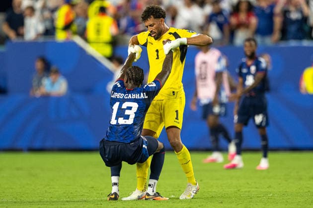260704 Sidny Lopes Cabral and goalkeeper Vozinha of Cabo Verde during the FIFA World Cup, WM, Weltmeisterschaft, Fussball 2026 round of 32 football match between Argentina and Cabo Verde on July 4, 2026 in Miami. Photo: Jon Olav Nesvold BILDBYRAN COP 217 JE0139 fotboll football soccer fotball vm fotbolls-vm fotball-vm fotbolls-vm 2026 fifa world cup 2026 sextondelsfinal round of 32 23 bbeng *** July 4, 2026: Sidny Lopes Cabral and goalkeeper Vozinha of Cape Verde during the FIFA World Cup 2026 Round of 32 soccer match between Argentina and Cape Verde on July 4, 2026 in Miami. Photo by Jon Olav Nesvold. BILDBYRAN COP 217 JE0139 soccer football fotball World Cup soccer World Cup 2026 FIFA World Cup 2026 round of 32 23 bbeng  Copyright: JONxOLAVxNESVOLD BB260704JE129