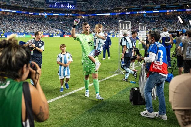 260704 Goalkeeper Emiliano Martinez of Argentina after the FIFA World Cup, WM, Weltmeisterschaft, Fussball 2026 round of 32 football match between Argentina and Cabo Verde on July 4, 2026 in Miami. Photo: Jon Olav Nesvold BILDBYRAN COP 217 JE0139 fotboll football soccer fotball vm fotbolls-vm fotball-vm fotbolls-vm 2026 fifa world cup 2026 sextondelsfinal round of 32 23 bbeng *** July 4, 2026: Argentine goalkeeper Emiliano Martinez after the 2026 FIFA World Cup Round of 32 soccer match between Argentina and Cape Verde on July 4, 2026 in Miami. Photo by Jon Olav Nesvold, BILDBYRAN COP 217 JE0139 soccer football fotball World Cup soccer World Cup 2026 FIFA World Cup 2026 Round of 32 23 bbeng  Copyright: JONxOLAVxNESVOLD BB260704JE146