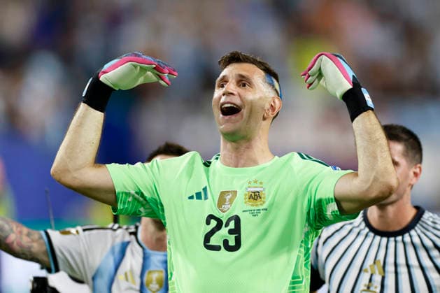 Argentina v Cabo Verde: Round of 32 - FIFA World Cup, WM, Weltmeisterschaft, Fussball 2026 Emiliano Martinez, goalkeeper of Argentina celebrates after winning the FIFA World Cup 2026 Round Of 32 match between Argentina and Cabo Verde at Miami Stadium on July 3, 2026 in Miami Gardens, United States. Miami Gardens Miami Stadium FL United States Copyright: xAllstarxPicturexLibraryxLtdx