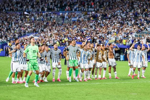 RECORD DATE NOT STATED FIFA World Cup, WM, Weltmeisterschaft, Fussball 2026 - Round of 32 - Argentina v Cape Verde Argentina players celebrate their 3 2 victory over Cape Verde after the FIFA World Cup 2026 Round of 32 match at Miami Stadium, in Florida, United States, on Friday, July 03, 2026.(Foto: Vanessa Carvalho Brazil Photo Press IMAGO) Sports Copyright: xVanessaxCarvalhox