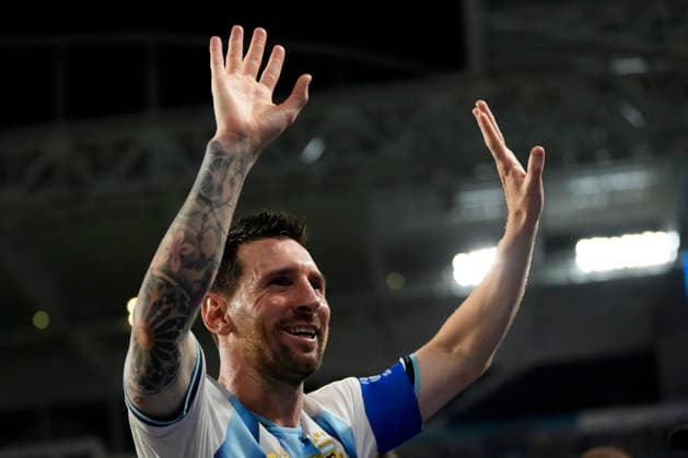 Argentina v Cabo Verde: Round of 32 - FIFA World Cup, WM, Weltmeisterschaft, Fussball 2026 Lionel Messi of Argentina celebrates the victory and greets the supporters during the FIFA World Cup 2026 Round Of 32 match between Argentina and Cabo Verde at Miami Stadium on July 3, 2026 in Miami Gardens, United States. Miami Gardens FL United States  Copyright: xJosexBretonx originalFilename:bretonhernandez-argentin260703_npa0R.jpg