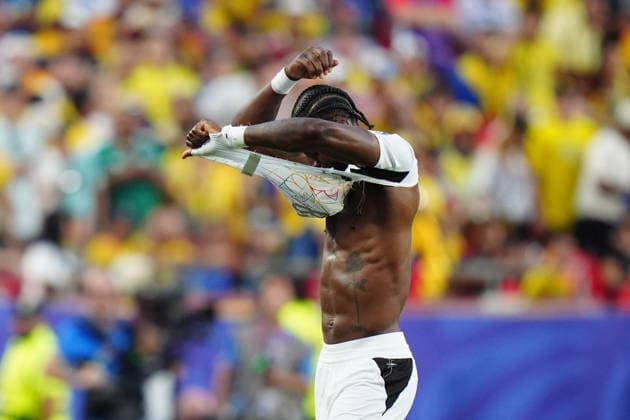Colombia v Ghana - FIFA World Cup, WM, Weltmeisterschaft, Fussball 2026 - Round of 32 KANSAS CITY, UNITED STATES - JULY 3: Jerome Opoku (18) of Ghana changes his jersey after being ripped during the 2026 FIFA World Cup Round of 32 match between Colombia and Ghana at Arrowhead Stadium (Kansas City Stadium) in Kansas City, Missouri, United States on July 3, 2026. Hakan Akgun Anadolu Missouri United States. Editorial use only. Please get in touch for any other usage.  Copyright: x2026xAnadoluxHakanxAkgunx