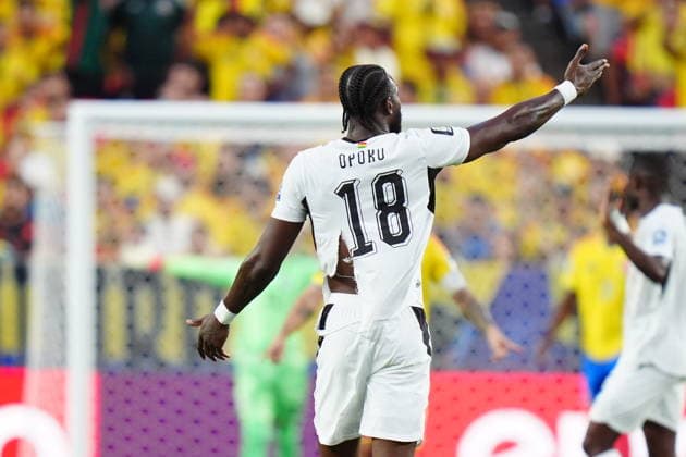 Colombia v Ghana - FIFA World Cup, WM, Weltmeisterschaft, Fussball 2026 - Round of 32 KANSAS CITY, UNITED STATES - JULY 3: Jerome Opoku (18) of Ghana changes his jersey after being ripped during the 2026 FIFA World Cup Round of 32 match between Colombia and Ghana at Arrowhead Stadium (Kansas City Stadium) in Kansas City, Missouri, United States on July 3, 2026. Hakan Akgun Anadolu Missouri United States. Editorial use only. Please get in touch for any other usage.  Copyright: x2026xAnadoluxHakanxAkgunx