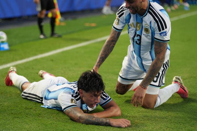 Lisandro Martinez (L) and Cristian Romero (R) of Argentina celebrate a goal during a round of 32 match of the 2026 FIFA World Cup, WM, Weltmeisterschaft, Fussball between Argentina and Cape Verde at Hard Rock Stadium in Miami, USA, 03 July 2026. FIFA World Cup 2026: Argentina - Cape Verde !ACHTUNG: NUR REDAKTIONELLE NUTZUNG!  Copyright: xAlbertoxBoalx GR6118 20260704-55020794721_1
