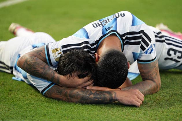 Lisandro Martinez (L) and Cristian Romero (R) of Argentina celebrate a goal during a round of 32 match of the 2026 FIFA World Cup, WM, Weltmeisterschaft, Fussball between Argentina and Cape Verde at Hard Rock Stadium in Miami, USA, 03 July 2026. FIFA World Cup 2026: Argentina - Cape Verde !ACHTUNG: NUR REDAKTIONELLE NUTZUNG!  Copyright: xAlbertoxBoalx GR6115 20260704-55020794732_1