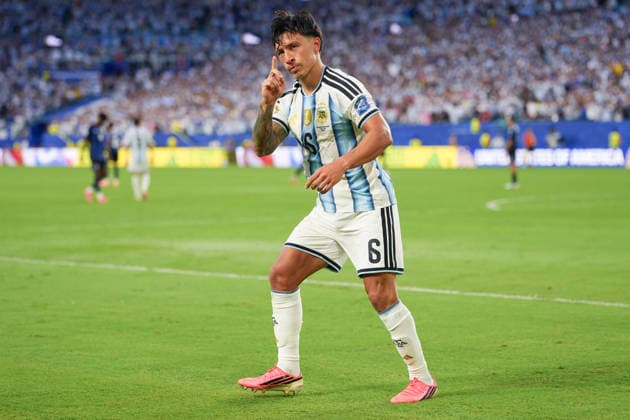Lisandro Martinez of Argentina celebrates a goal during a round of 32 match of the 2026 FIFA World Cup, WM, Weltmeisterschaft, Fussball between Argentina and Cape Verde at Hard Rock Stadium in Miami, USA, 03 July 2026. FIFA World Cup 2026: Argentina - Cape Verde !ACHTUNG: NUR REDAKTIONELLE NUTZUNG!  Copyright: xAlbertoxBoalx GR6110 20260704-55020794740_1