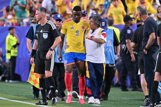 FIFA World Cup, WM, Weltmeisterschaft, Fussball 2026 - Round of 32 - Colombia vs Ghana Jhon Cordoba of Colombia (C) leaves the pitch after an injury during the FIFA World Cup 2026 Round of 32 match Colombia against Ghana, in Kansas City, Missouri, USA, 03 July 2026. KANSAS CITY United States  Copyright: xAMYxKONTRASx