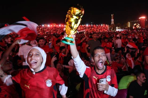 Egypt Fans Celebrate World Cup Victory Over Australia Cairo, EGYPT JULY 3, 2026: Egyptian fans celebrate at a fan zone in Egypt™s New Administrative Capital after the national team, Nationalteam defeated Australia in the FIFA World Cup, WM, Weltmeisterschaft, Fussball 2026 Round of 32. Cairo Egypt Copyright: x xMahmoudxAhmedxabdxelghanyx xJNAxPressx