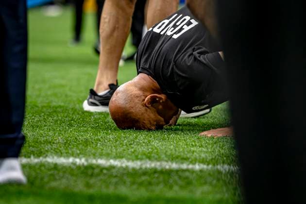 DALLAS - Egypt s national coach Hossam Hassan prays after the match during the 2026 World Cup match between Australia and Egypt at Dallas Stadium on July 3, 2026, in Dallas, United States. (Photo by Stefan Koops EYE4IMAGES DeFodi Images) - *** DALLAS: Egypt s national coach, Hossam Hassan, prays after the 2026 World Cup match between Australia and Egypt at Dallas Stadium on July 3, 2026, in Dallas, United States. Photo by Stefan Koops, EYE4IMAGES, DeFodi Images