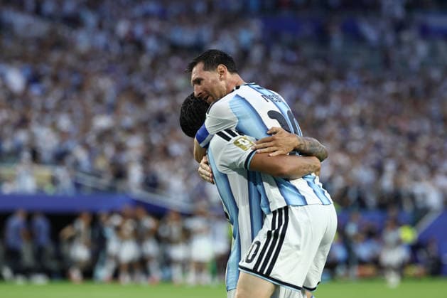 MIAMI GARDENS, FL - JULY 03: Argentina forward Lionel Messi (10) celebrates with Argentina forward Nicolas Gonzalez (15) after their first overtime goal during the FIFA World Cup, WM, Weltmeisterschaft, Fussball 26 Round of 32 match between Argentina and Cabo Verde on Friday, July 3, 2026 at Miami Stadium in Miami Gardens, FL (Photo by Peter Joneleit Icon Sportswire) SOCCER: JUL 03 FIFA World Cup 26 Round of 32 - Argentina v Cabo Verde EDITORIAL USE ONLY Icon260703019