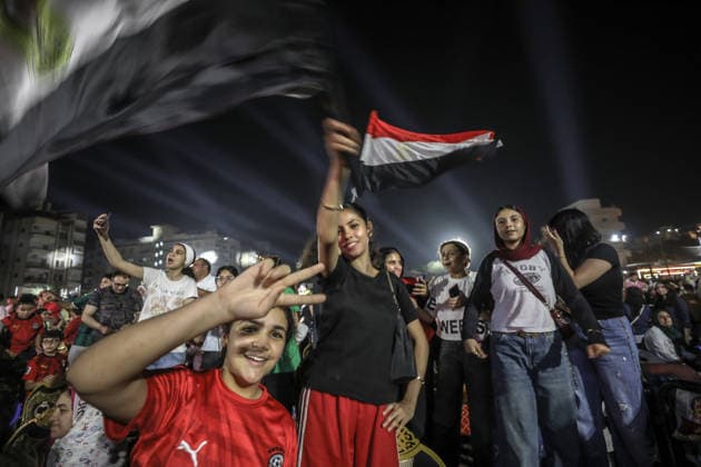Egyptians celebrate historic advance to World Cup Round of 16 in Cairo CAIRO, EGYPT - JULY 4: Egyptian fans take to the streets to celebrate their national team, Nationalteam s historic victory over Australia to advance to the Round of 16 in the 2026 FIFA World Cup, WM, Weltmeisterschaft, Fussball in Cairo, Egypt, on July 4, 2026. Nationwide celebrations erupted across the country after the Egyptian National Football Team defeated Australia 4-2 on penalties in the Round of 32, reaching this stage for the first time in their history. Supporters gathered in various cities, particularly in the capital Cairo, chanting slogans and carrying flags to mark the historic achievement. Mohamed Elshahed Anadolu Cairo Egypt. Editorial use only. Please get in touch for any other usage.  Copyright: x2026xAnadoluxMohamedxElshahedx