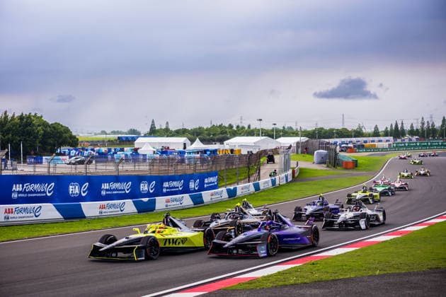 2026 FORMULA E SHANGHAI ePRIX 94 WEHRLEIN Pascal (ger), Porsche Formula E Team, Porsche 99X Electric, 27 DENNIS Jake (gbr), Andretti Formula E, Porsche 99X Electric, action during the Shanghai ePrix, 12th and 13th round of the 2025-26 ABB FIA Formula E World Championship, WM, Weltmeisterschaft on the Shanghai International Circuit from July 3 to 5, 2026 in Shanghai, China - ShanghaiChina  Copyright: xBastienxRouxx