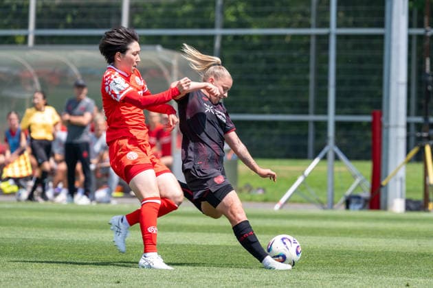Zweikampf zwischen Yurina Imai (1. FSV Mainz 05, 14) und Vanessa Fudalla (Bayer 04 Leverkusen, 21). Bayer 04 Leverkusen vs. 1. FSV Mainz 05, Fussball, Frauen Bundesliga, Testspiel, Saison 2026 2027, 04.07.2026 DFL DFB Regulations prohibit any use of Photographs as image sequences and or Quasivideo Bayer 04 Leverkusen vs. 1. FSV Mainz 05, Fussball, Frauen Bundesliga, Testspiel, Saison 2026 2027, 04.07.2026 Leverkusen *** A tackle between Yurina Imai (1 FSV Mainz 05, 14) and Vanessa Fudalla (Bayer 04 Leverkusen, 21) in the match between Bayer 04 Leverkusen and 1 FSV Mainz 05, Soccer, Women’s Bundesliga, Friendly Match, 2026–2027 Season, July 4, 2026 DFL DFB regulations prohibit any use of photographs as image sequences and or quasi-video Bayer 04 Leverkusen vs. 1 FSV Mainz 05, soccer, Women’s Bundesliga, friendly match, 2026–2027 season, July 4, 2026, Leverkusen Copyright: xEibner-Pressefoto ThomasxHaeslerx EP_THR