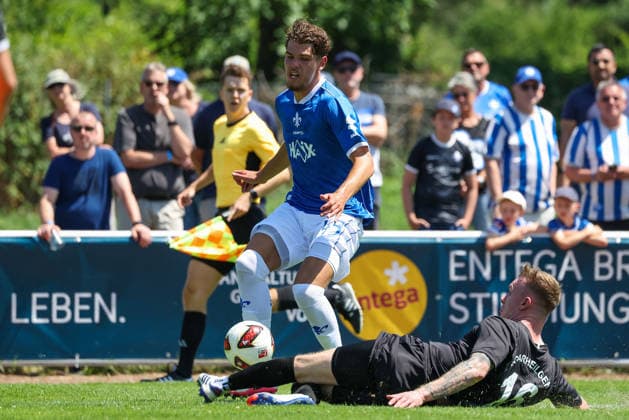 2026.07.04 xjfax Testspiel anlässlich des 150-jährigen Vereinsjubiläums der SG Arheilgen, SG Arheilgen - SV Darmstadt 98 v.l., Max Pfister (SV Darmstadt 98), Niklas Hoehl (SG Arheilgen) zweikampf, action, aktion, battles for the Ball (DFL DFB REGULATIONS PROHIBIT ANY USE OF PHOTOGRAPHS as IMAGE SEQUENCES and or QUASI-VIDEO) *** July 4, 2026 xjfax Friendly match in celebration of SG Arheilgen’s 150th anniversary, SG Arheilgen vs. SV Darmstadt 98 (from left), Max Pfister (SV Darmstadt 98), Niklas Hoehl, SG Arheilgen; tackle, action, battles for the ball. DFL and DFB regulations prohibit any use of photographs as image sequences and or quasi-video. Copyright: HMBxMedia JoaquimxFerreira