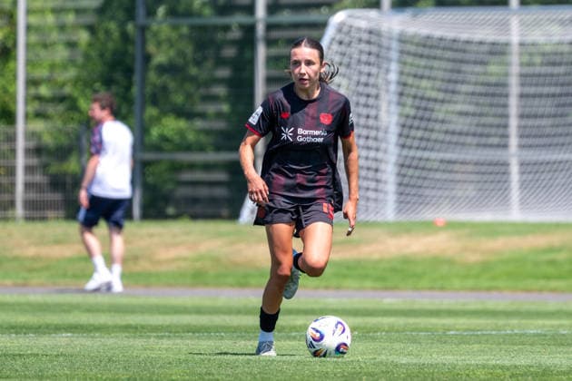 Loreen Bender (Bayer 04 Leverkusen, 19) am Ball. Bayer 04 Leverkusen vs. 1. FSV Mainz 05, Fussball, Frauen Bundesliga, Testspiel, Saison 2026 2027, 04.07.2026 DFL DFB Regulations prohibit any use of Photographs as image sequences and or Quasivideo Bayer 04 Leverkusen vs. 1. FSV Mainz 05, Fussball, Frauen Bundesliga, Testspiel, Saison 2026 2027, 04.07.2026 Leverkusen *** Loreen Bender, Bayer 04 Leverkusen, 19 with the ball, Bayer 04 Leverkusen vs. 1 FSV Mainz 05, Soccer, Women s Bundesliga, Friendly Match, 2026–2027 Season, July 4, 2026 DFL and DFB regulations prohibit any use of photographs as image sequences and or quasi-video Bayer 04 Leverkusen vs. 1 FSV Mainz 05, Soccer, Women’s Bundesliga, Friendly Match, 2026–2027 Season, July 4, 2026, Leverkusen Copyright: xEibner-Pressefoto ThomasxHaeslerx EP_THR