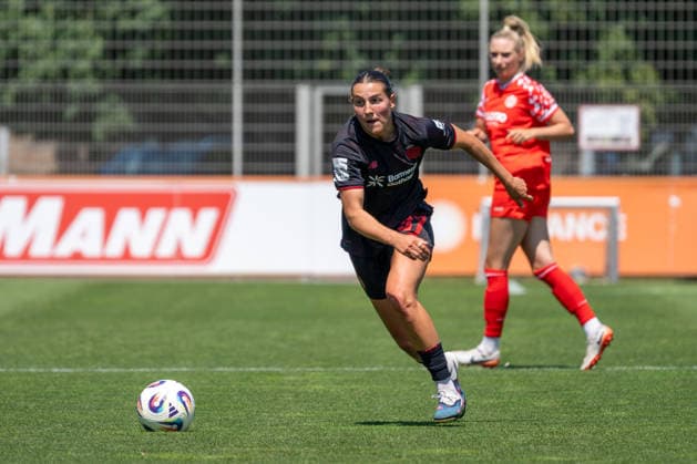 Carlotta Wamser (Bayer 04 Leverkusen, 37) sprintet zum Ball. Bayer 04 Leverkusen vs. 1. FSV Mainz 05, Fussball, Frauen Bundesliga, Testspiel, Saison 2026 2027, 04.07.2026 DFL DFB Regulations prohibit any use of Photographs as image sequences and or Quasivideo Bayer 04 Leverkusen vs. 1. FSV Mainz 05, Fussball, Frauen Bundesliga, Testspiel, Saison 2026 2027, 04.07.2026 Leverkusen *** Carlotta Wamser of Bayer 04 Leverkusen, 37, sprints toward the ball. Bayer 04 Leverkusen vs. 1 FSV Mainz 05, Soccer, Women s Bundesliga, Friendly Match, 2026–2027 Season, July 4, 2026 DFL DFB regulations prohibit any use of photographs as image sequences and or quasi-video Bayer 04 Leverkusen vs. 1 FSV Mainz 05, soccer, Women’s Bundesliga, friendly match, 2026–2027 season, July 4, 2026, Leverkusen Copyright: xEibner-Pressefoto ThomasxHaeslerx EP_THR